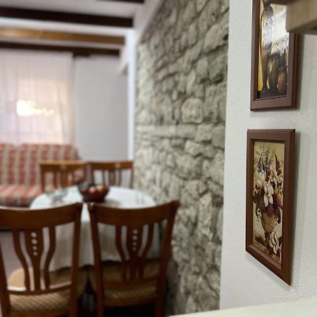 Отель Pjetri House Берат Экстерьер фото