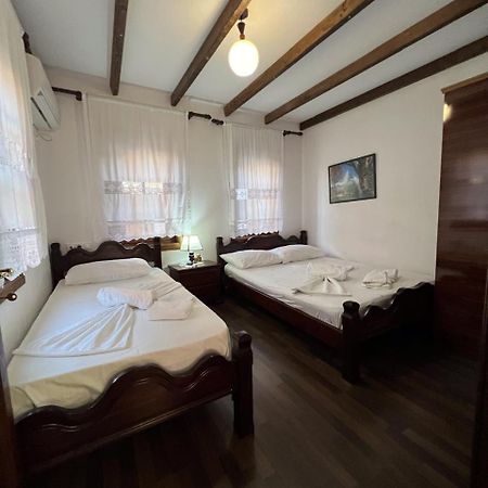 Отель Pjetri House Берат Экстерьер фото