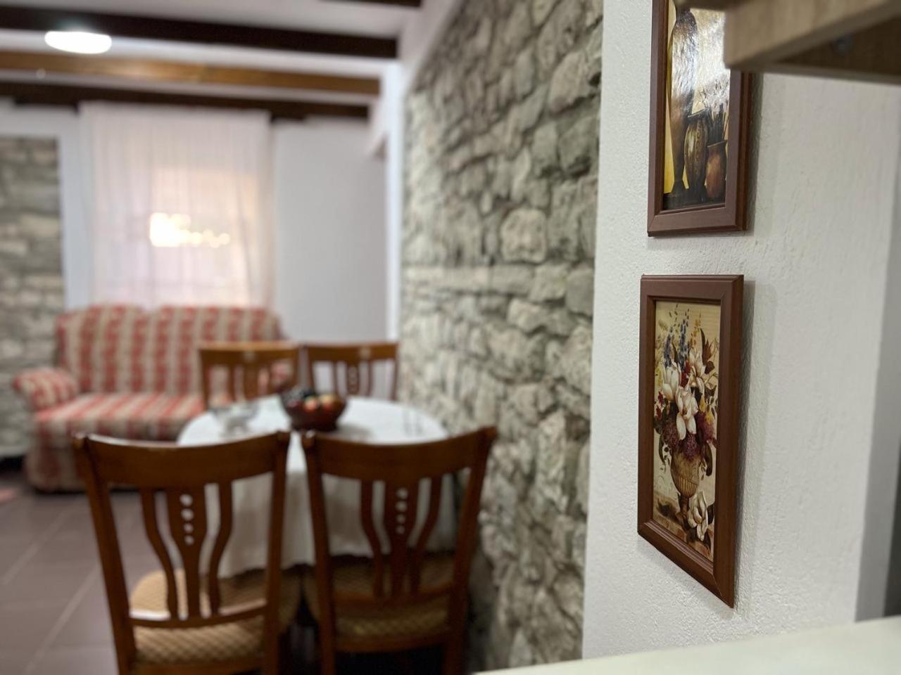 Отель Pjetri House Берат Экстерьер фото