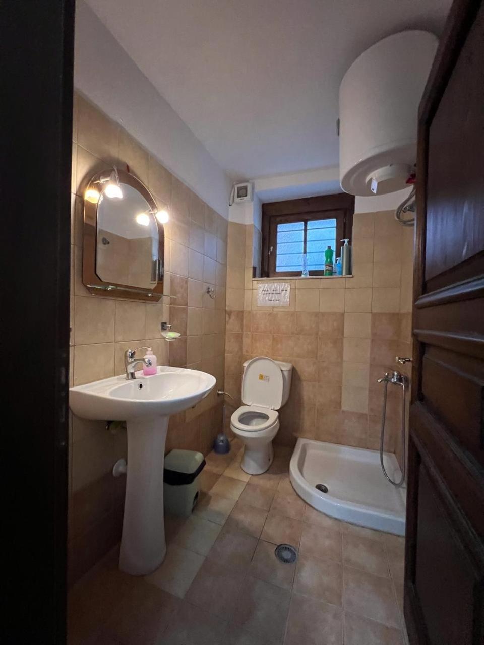 Отель Pjetri House Берат Экстерьер фото