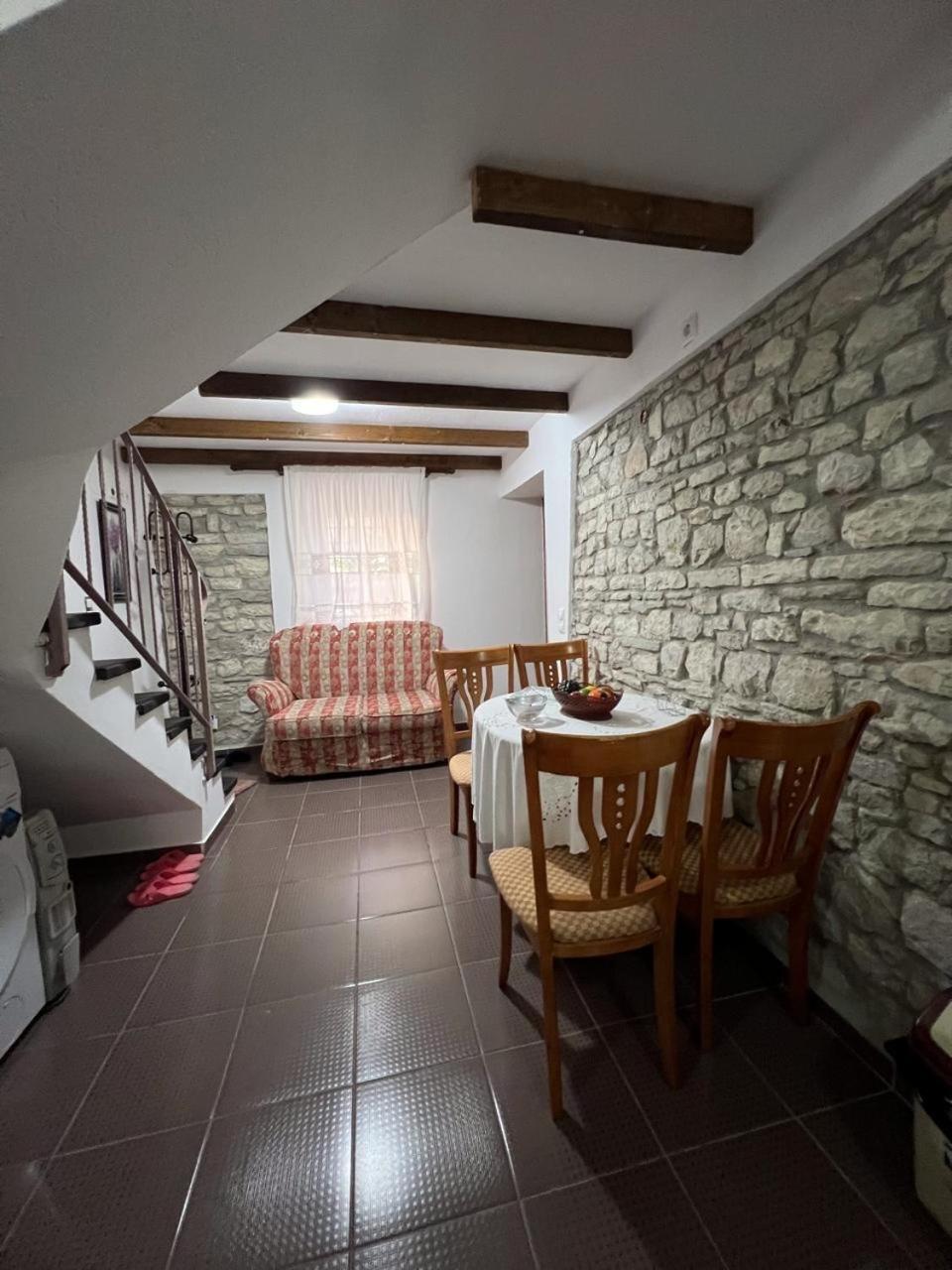 Отель Pjetri House Берат Экстерьер фото