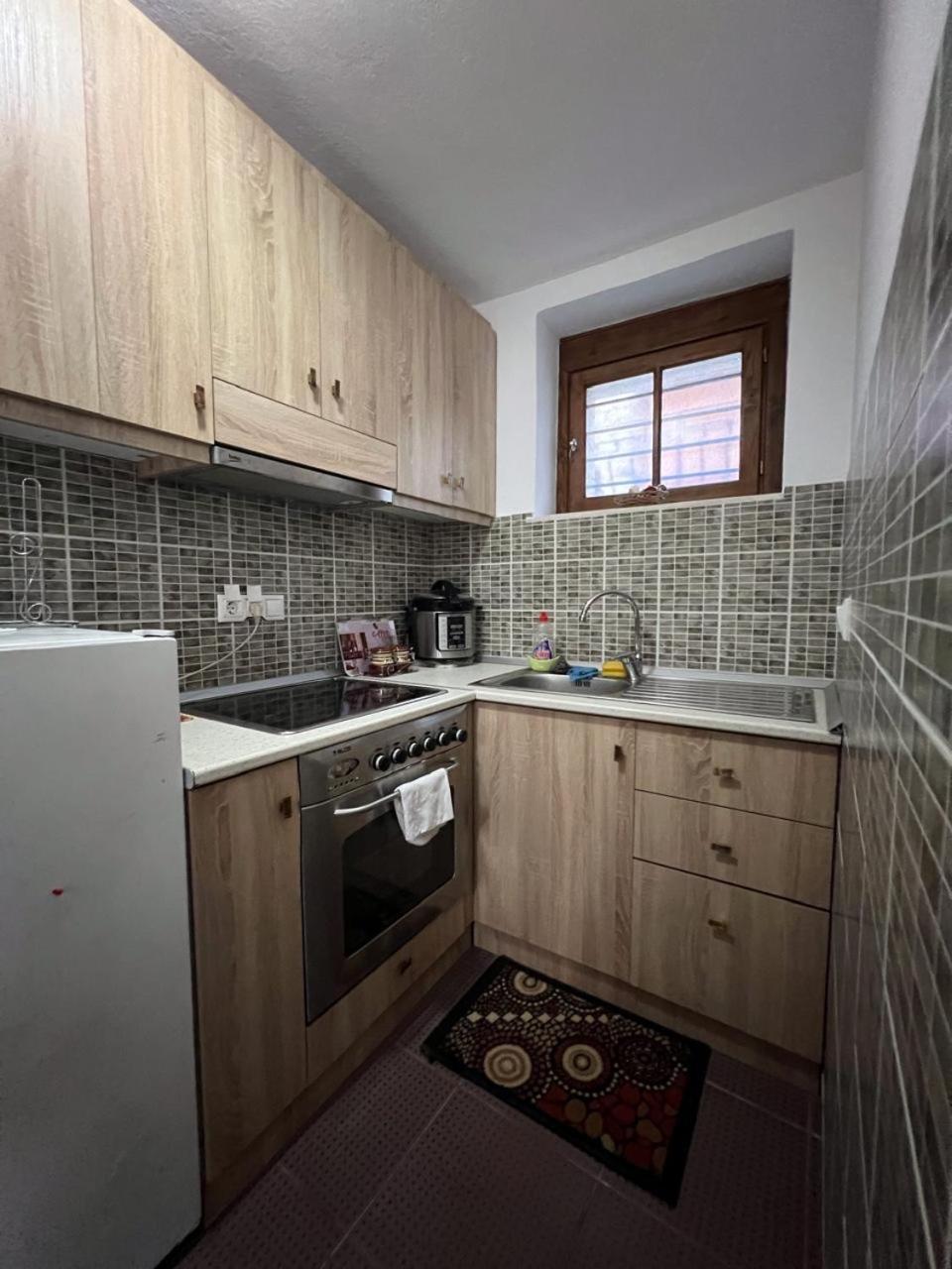 Отель Pjetri House Берат Экстерьер фото