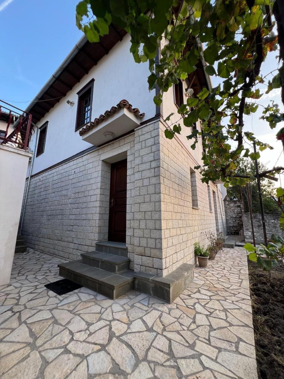 Отель Pjetri House Берат Экстерьер фото