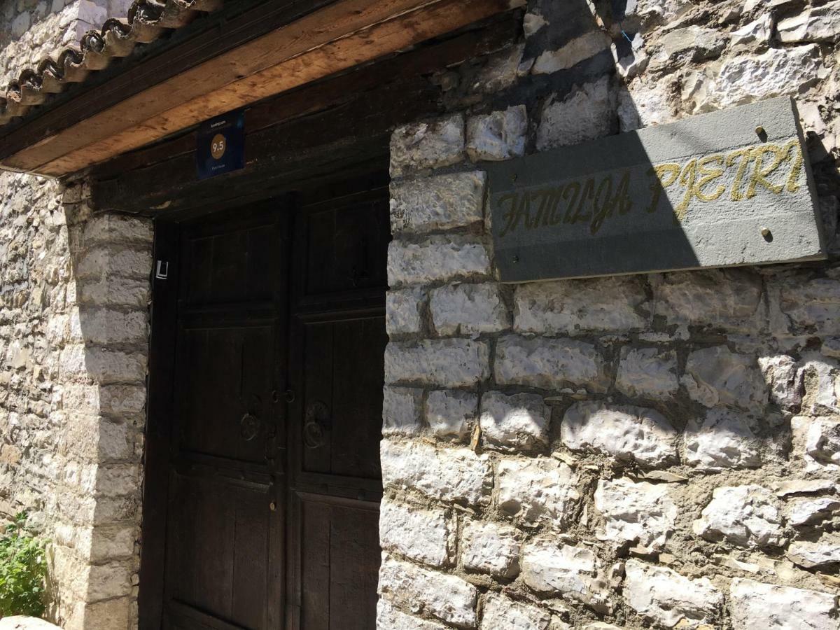 Отель Pjetri House Берат Экстерьер фото