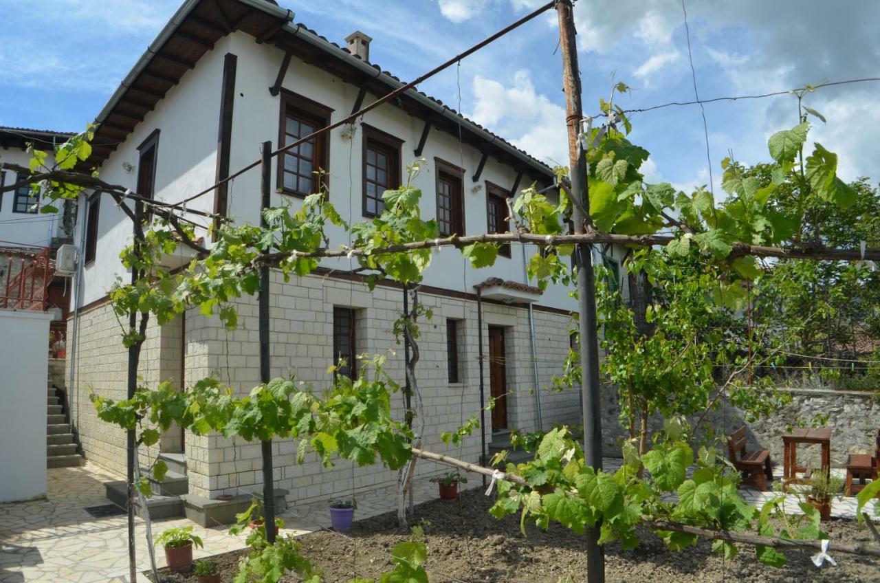 Отель Pjetri House Берат Экстерьер фото